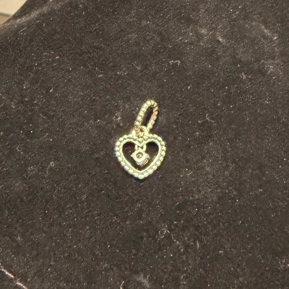 💙 Pandora Silver Heart Dangle Charm with Icy Blue Gem – Elegant & Timeless 💙 - Picture 4 of 5